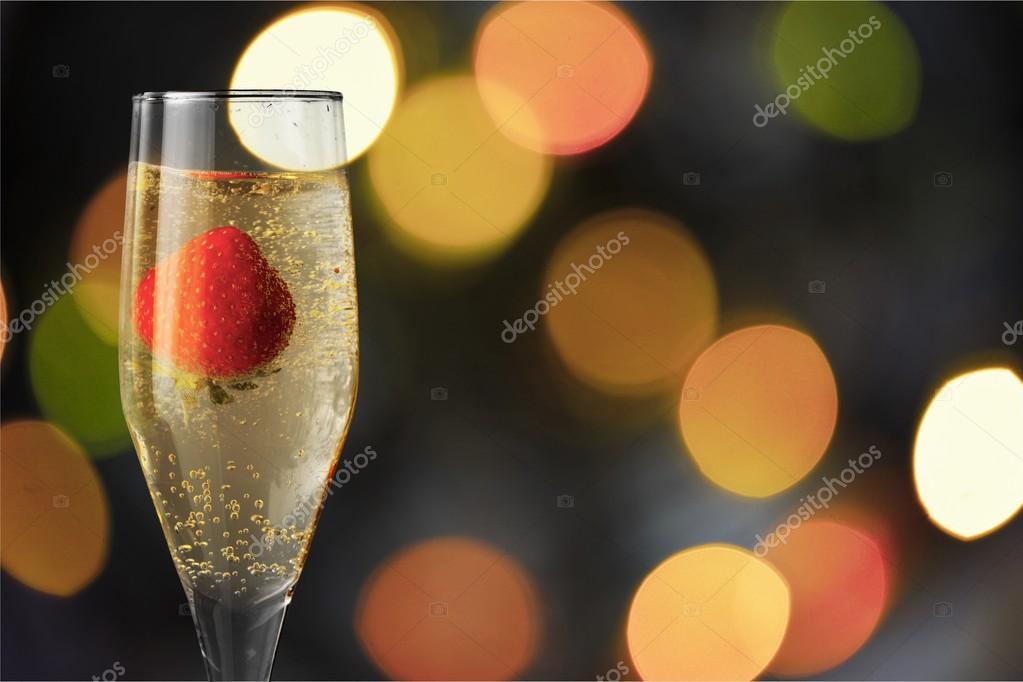 Champagne flute filled with chilled bubbly — Stock Photo