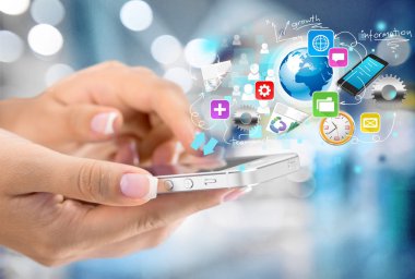 eller içinde hareket eden telefon