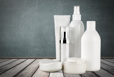 Kozmetik kapları izole