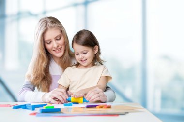 Anne ve kızı çizim