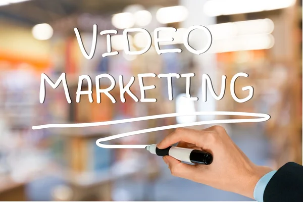 Affärsman skriva video marknadsföring — Stockfoto