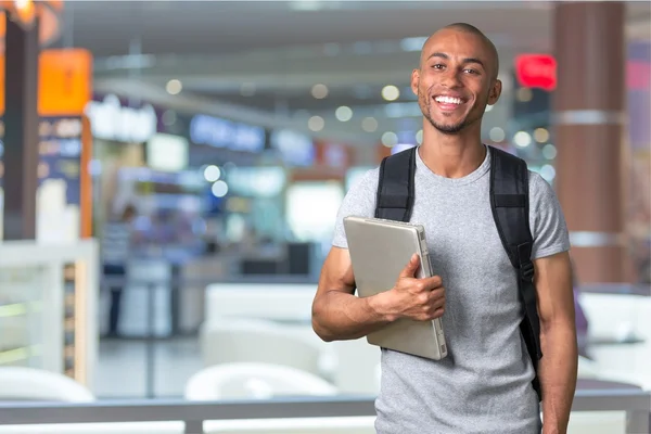 Чоловік студент з рюкзаком — стокове фото