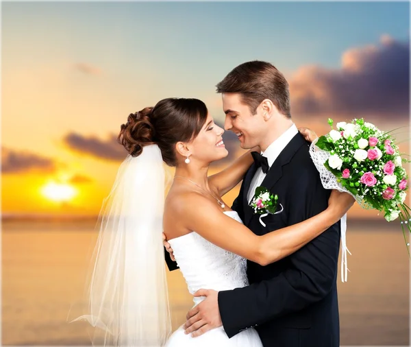Just married young couple — Stock Photo, Image