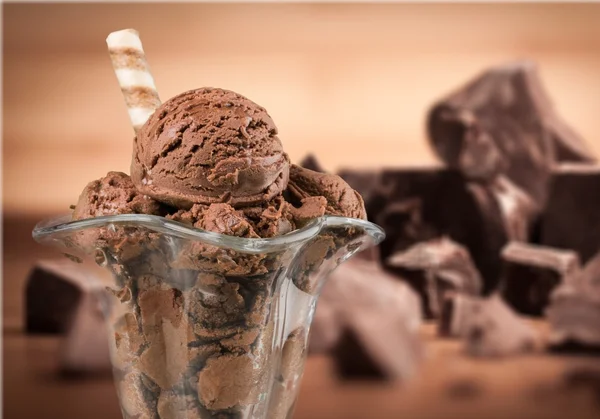 Scoops of ice cream in cup — Stock Photo, Image