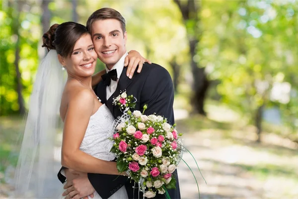 Jeune couple marié — Photo