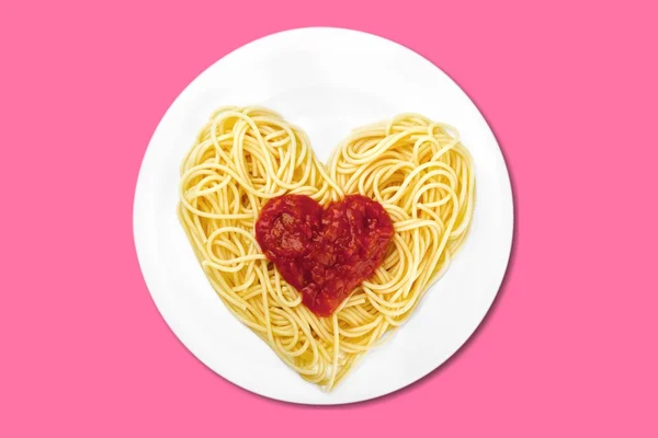 Spaghetti pasta in heart shape — Stock Photo, Image