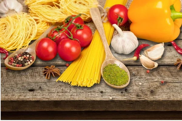 Pasta spaghetti with vegetables — Stock Photo, Image