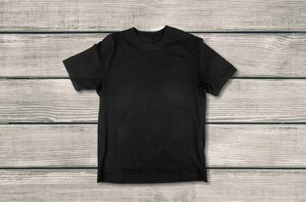 Černé tričko, samostatný — Stock fotografie