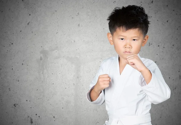 Asiatische kleine Karate Junge — Stockfoto