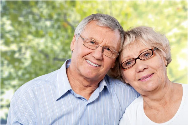 Heureux couple âgé souriant — Photo