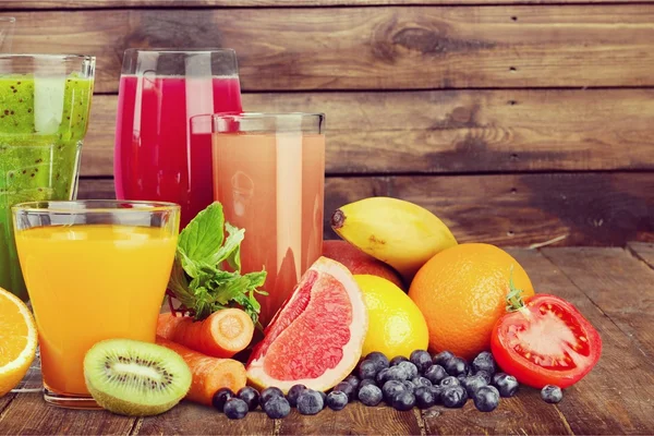 Lekker fruit en SAP met vitamines — Stockfoto