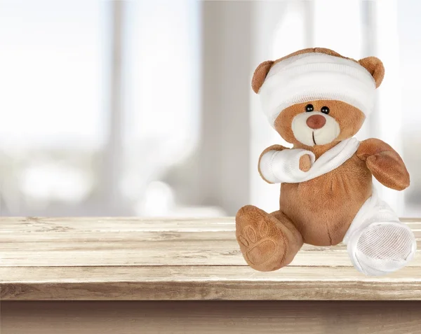 Fysiek gewond teddybeer — Stockfoto