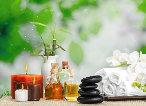 Garrafas com óleos orgânicos essenciais de aroma — Fotografia de Stock