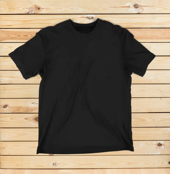 T-shirt nera isolata — Foto Stock