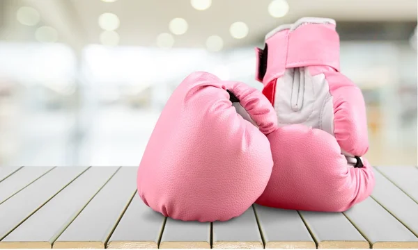 Luvas de boxe rosa — Fotografia de Stock