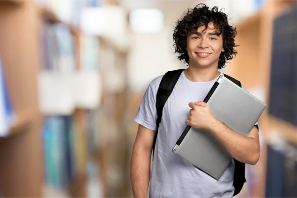 Sonriente chico guapo — Foto de Stock