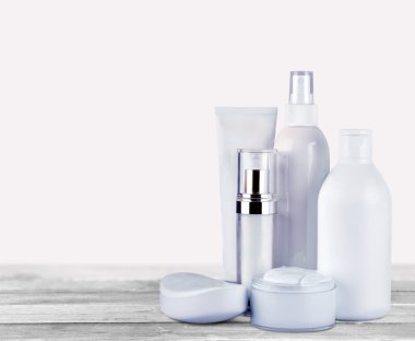 Kozmetik kapları izole