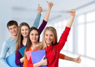 Kitaplar ile öğrenci grubu