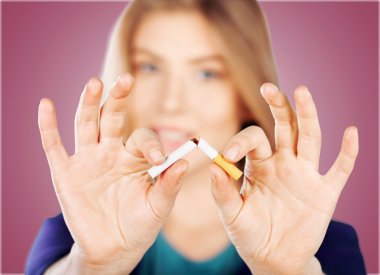 genç kadın son dakika Sigara 