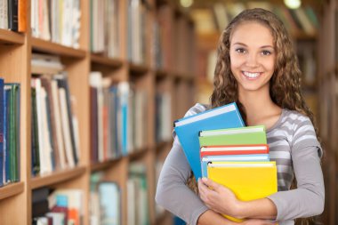 genç kadın kitaplar ile poz