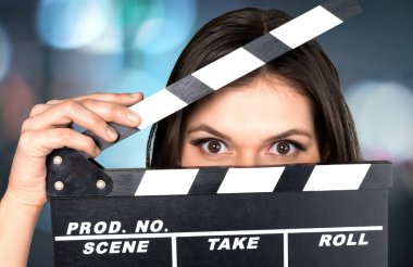  Film clapper olan kadın