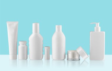 Kozmetik kapları izole