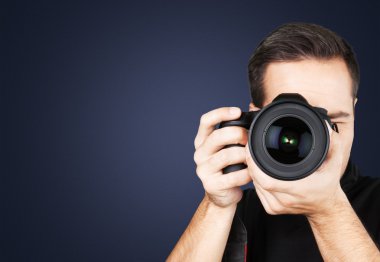 kamera ile erkek fotoğrafçı