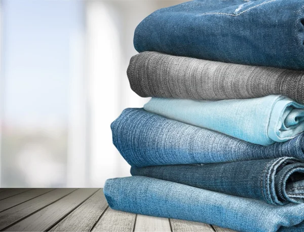 Stapel Jeans-Kleidung — Stockfoto