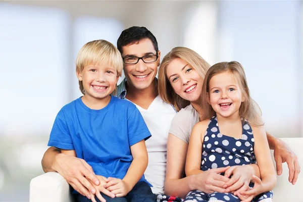 Retrato de familia feliz — Foto de Stock