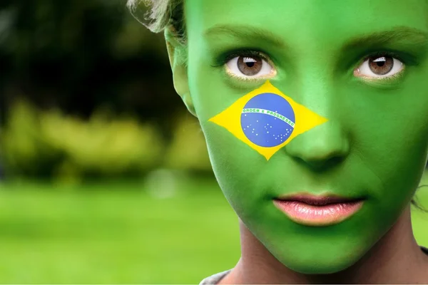 Mulher com a bandeira do Brasil — Fotografia de Stock