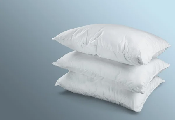 Kupie białe poduszki — Zdjęcie stockowe