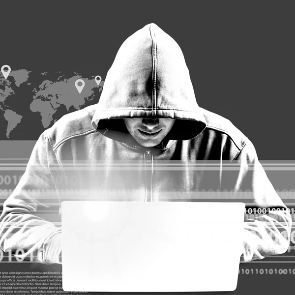 Cyber hacker met behulp van laptop — Stockfoto