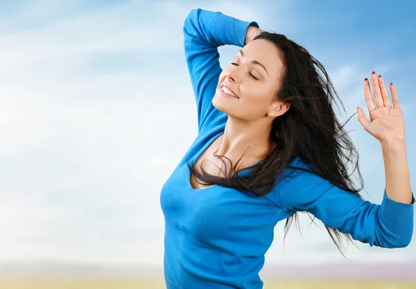 Schönes Mädchen mit Haaren — Stockfoto