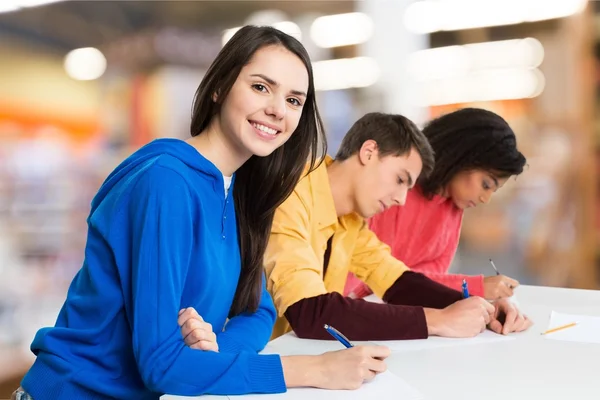 Young students studying — Stock Photo, Image