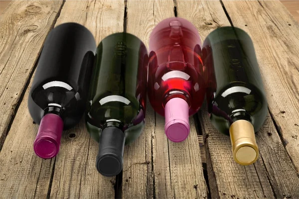 Botellas de vinoBotellas aisladas — Foto de Stock