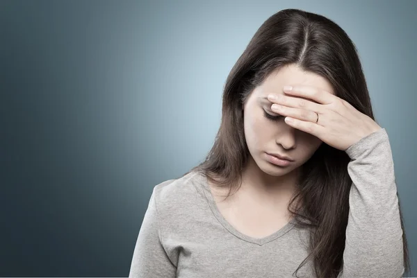 Jovem mulher triste — Fotografia de Stock