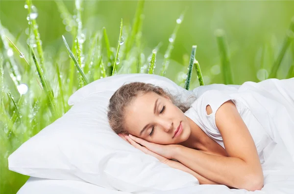 Mujer joven durmiendo — Foto de Stock