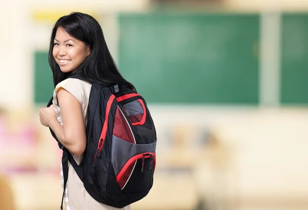 Jonge Aziatische vrouwelijke student in de klas — Stockfoto