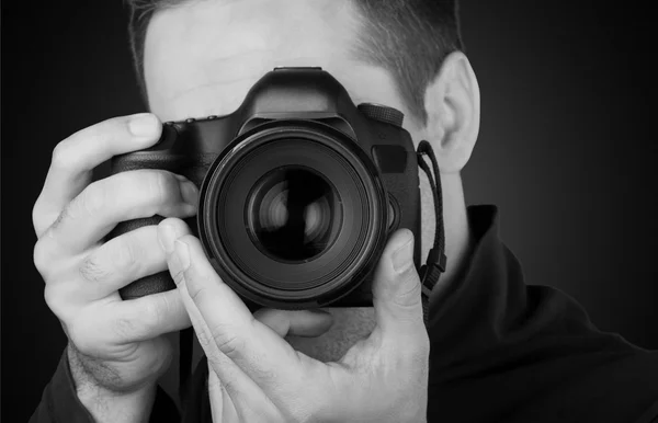 Αρσενικό φωτογράφος με κάμερα — Φωτογραφία Αρχείου