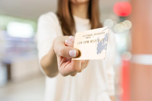 Woman with  credit card — Stock Photo, Image