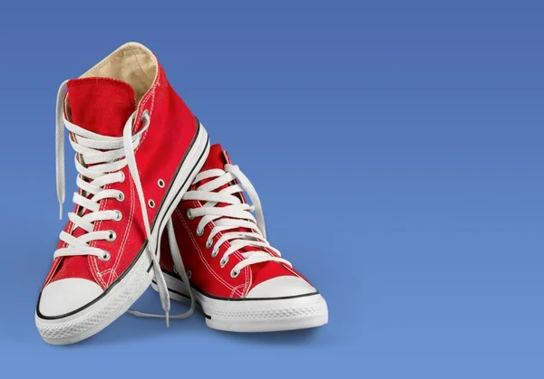 Ζευγάρι νέα πάνινα παπούτσια κόκκινο — Φωτογραφία Αρχείου
