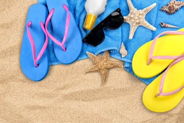 Accessori spiaggia sulla sabbia — Foto Stock