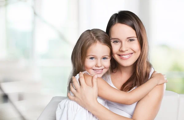 Daughter kissing mother — Stock Photo, Image