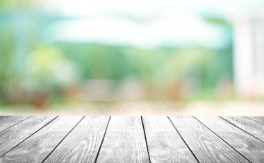 Cam ofisle ahşap döşeme. Ofis çevresindeki atmosfer Bokeh 'le bulanık. - Görüntü