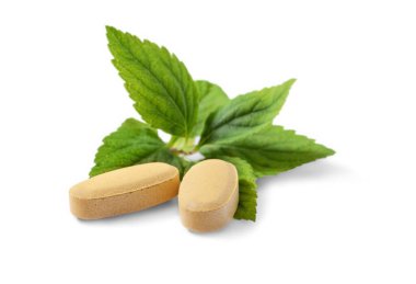Alternatif tıp, hap kapsülü ve yeşil yaprak