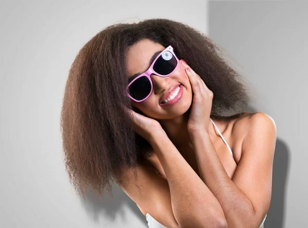 Schöne Frau Mit Kurzen Haaren — Stockfoto