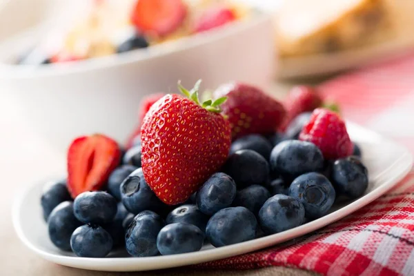 Healthy Homemade Oatmeal Berries Breakfast — Stock Photo, Image