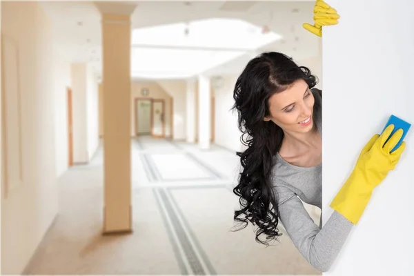 Putzfrau Zeigt Plakat Reinigung Isoliert Auf Weißem Hintergrund Lächelnd Glücklich — Stockfoto
