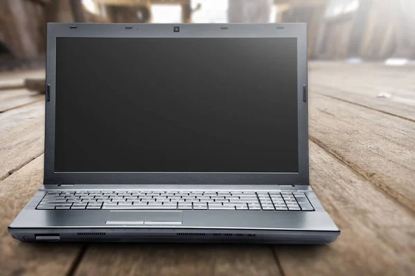Komputer Laptop Atas Meja Kayu Tinggal Rumah Dalam Isolasi Diri — Stok Foto