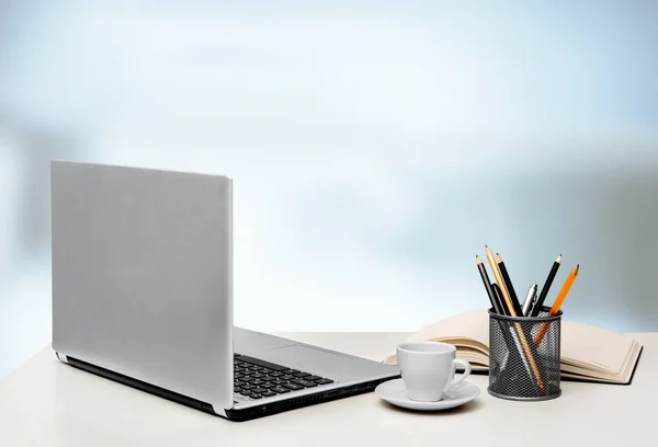 Empty Space White Desk Laptop — Stock Photo, Image